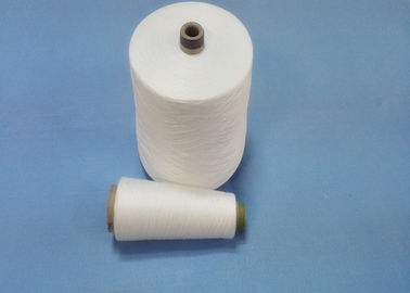 中国 習慣 100% のポリエステル編むヤーン縫う糸のための 50/2 未加工白いヤーン サプライヤー