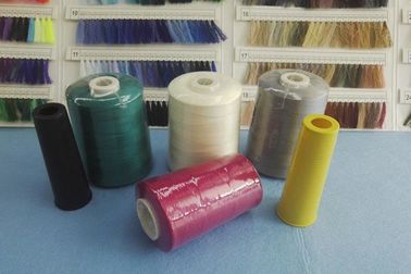 中国 多色刷りの60/2 60/3リングによって回されるポリエステル縫う糸未加工白いヤーン サプライヤー