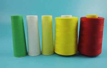 中国 カスタマイズされた色固着ポリエステル糸40/2 5000Mの衣服の縫う糸の製造業者 サプライヤー