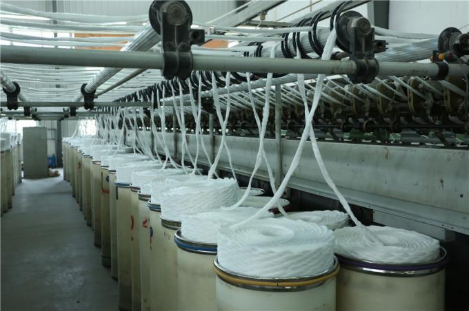 高力100%のバージンによって回されるポリエステル縫う糸の未加工白のための50/2ヤーン