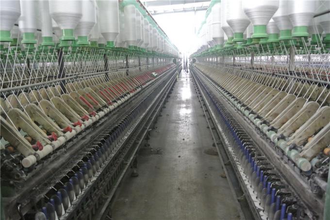 カスタマイズされた色固着ポリエステル糸40/2 5000Mの衣服の縫う糸の製造業者